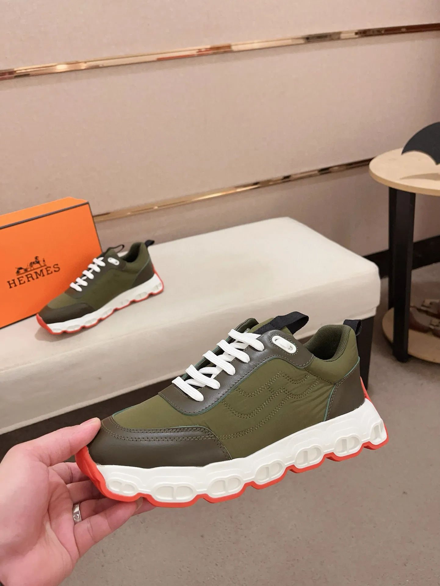 Factory price: 460💰《HERMES》【Classic Original Version】Hermès; Top 🔝 Purchasing Agency 🔍🔍 Men's latest 🇺🇸 counters are on sale simultaneously, original imported from Italy ▲▲First-layer cowhide ▲▲ (high-end, extravagance and class) times) Exquisite workmanship (Italian 🇮🇹Imported water-dyed 🐂cowhide lining) sole: Original sole provided by the original factory, ⚠️exclusive double-layer activity·TPR·rubber·combined molded outsole; super comfortable·wear-resistant·non-slip·environmental protection The real thing is more beautiful if you take the real thing (high quality, follow the order), you can enter and exit the counter at will * Number of yards: 38·39·40·41·42·43·44# (can be customized 45.)